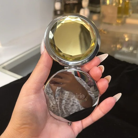✨✨ La Prairie Jeweled Compact Mirror✨✨